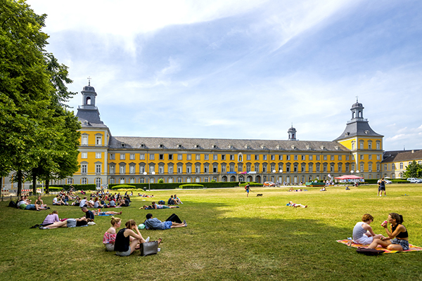 Ultimate Comparison: Public vs. Private Universities in Germany